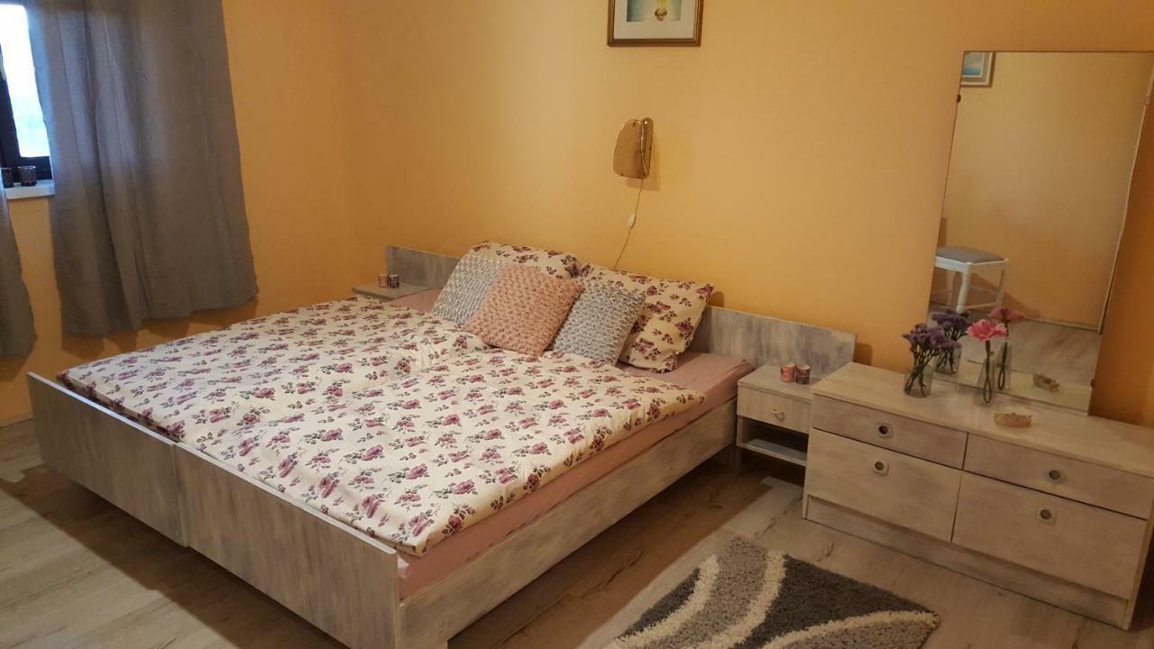 Apartment Kristina Vlašići Bagian luar foto